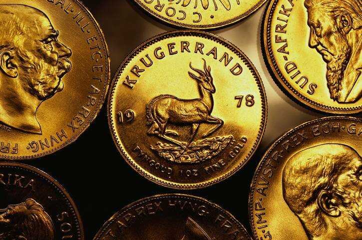 złote monety i znaki pieniężne